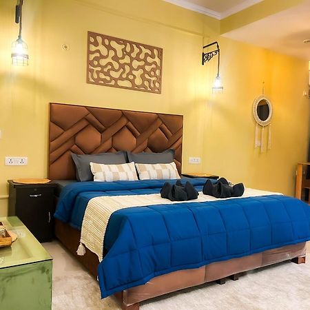 Atharva'S Homestay By Goaround Homes - Nehru Enclave Metro, South Delhi New Delhi Bagian luar foto