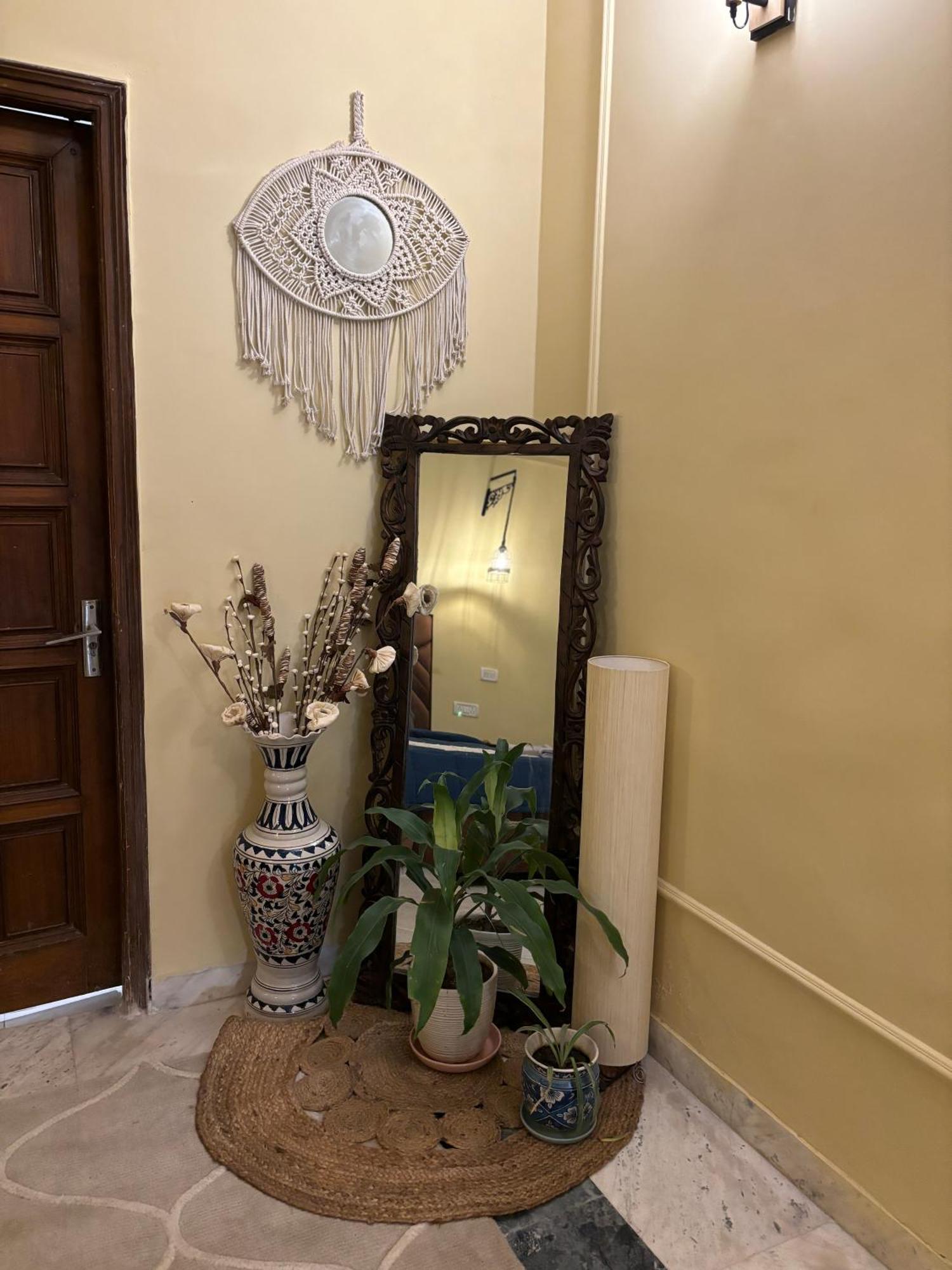 Atharva'S Homestay By Goaround Homes - Nehru Enclave Metro, South Delhi New Delhi Bagian luar foto