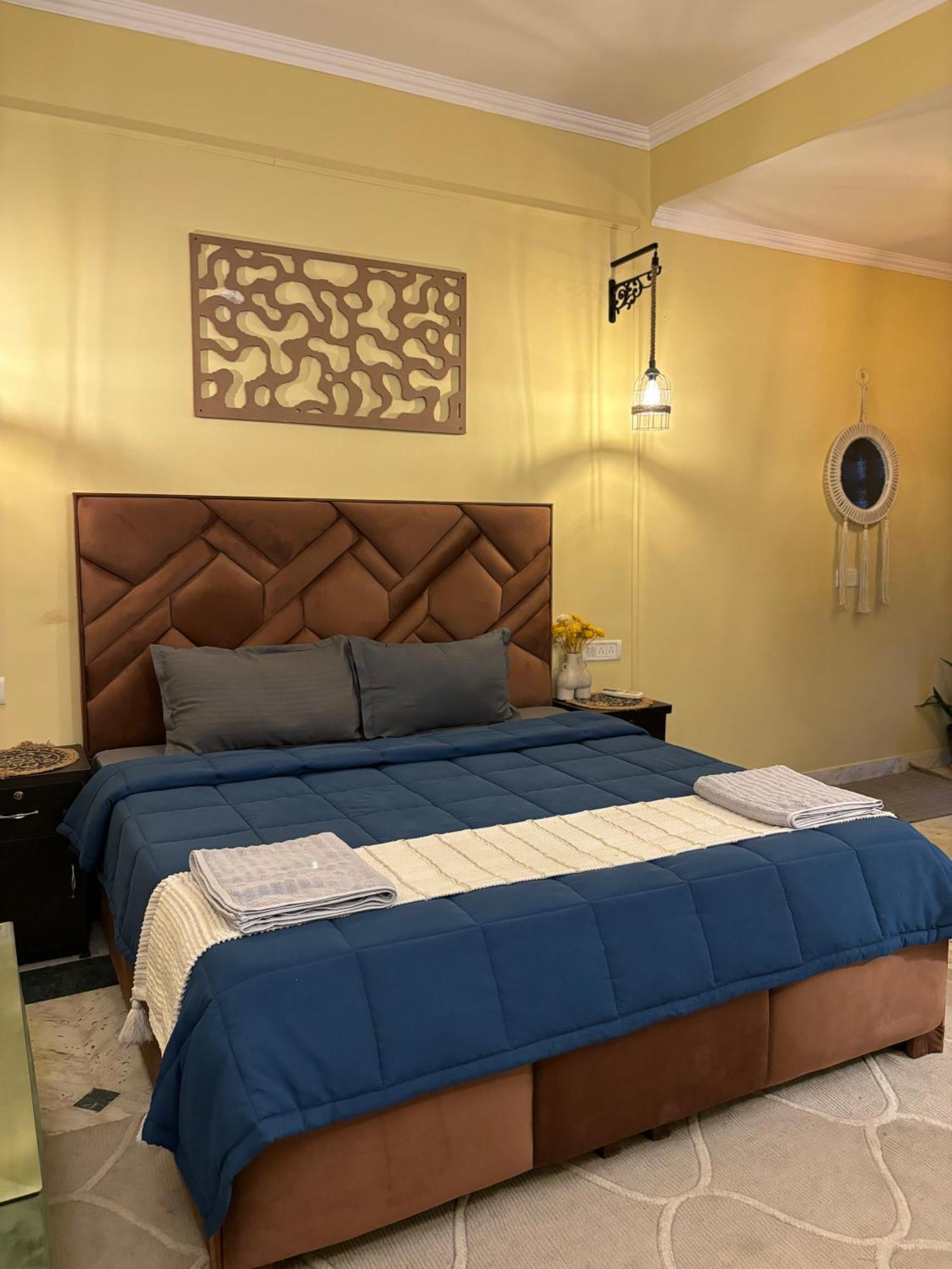 Atharva'S Homestay By Goaround Homes - Nehru Enclave Metro, South Delhi New Delhi Bagian luar foto