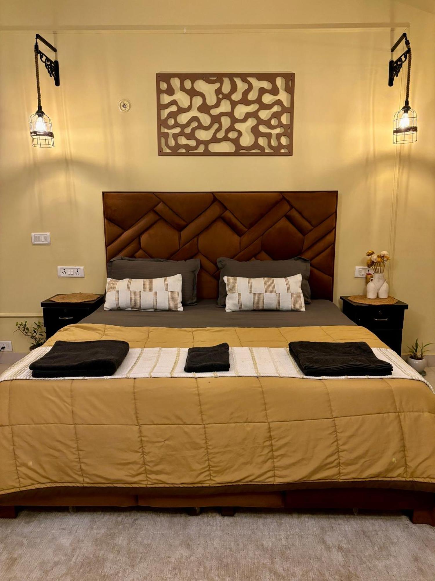 Atharva'S Homestay By Goaround Homes - Nehru Enclave Metro, South Delhi New Delhi Bagian luar foto