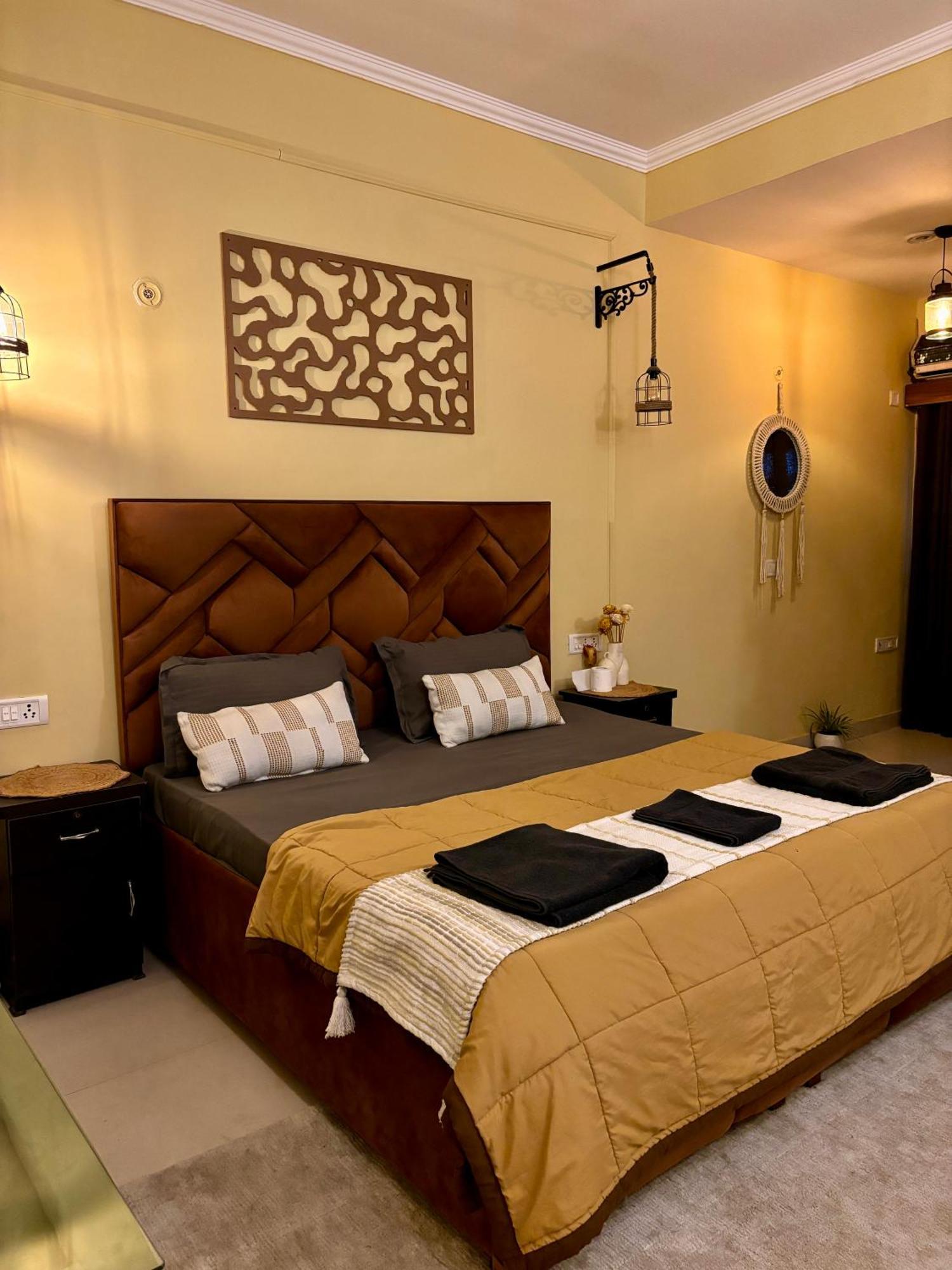 Atharva'S Homestay By Goaround Homes - Nehru Enclave Metro, South Delhi New Delhi Bagian luar foto