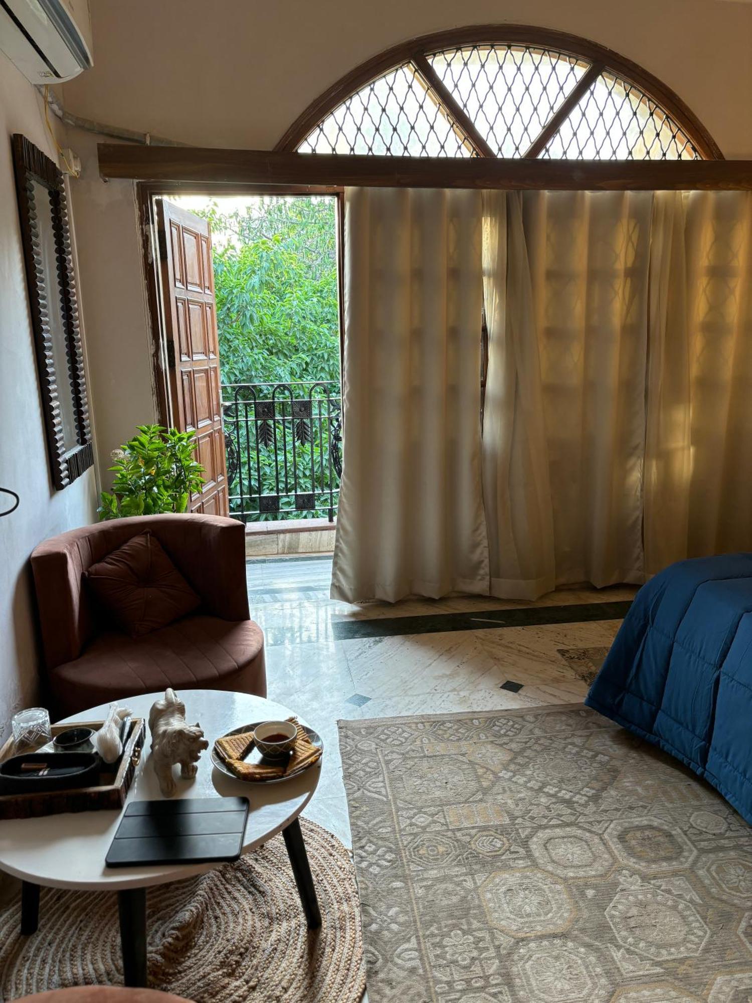 Atharva'S Homestay By Goaround Homes - Nehru Enclave Metro, South Delhi New Delhi Bagian luar foto