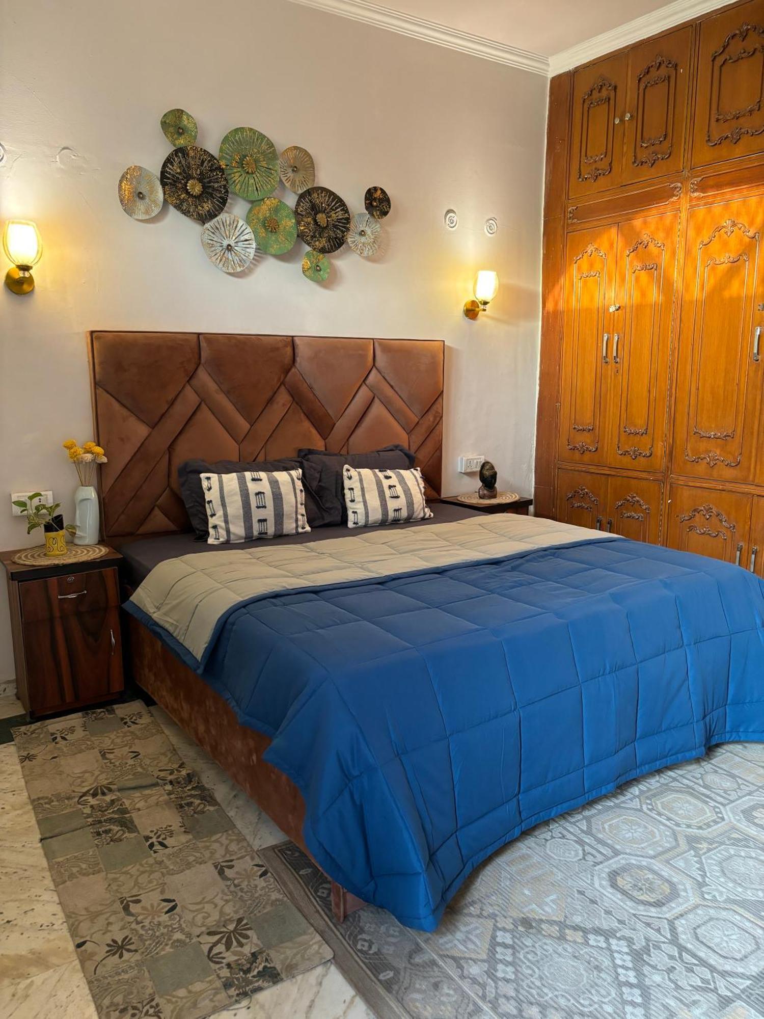 Atharva'S Homestay By Goaround Homes - Nehru Enclave Metro, South Delhi New Delhi Bagian luar foto