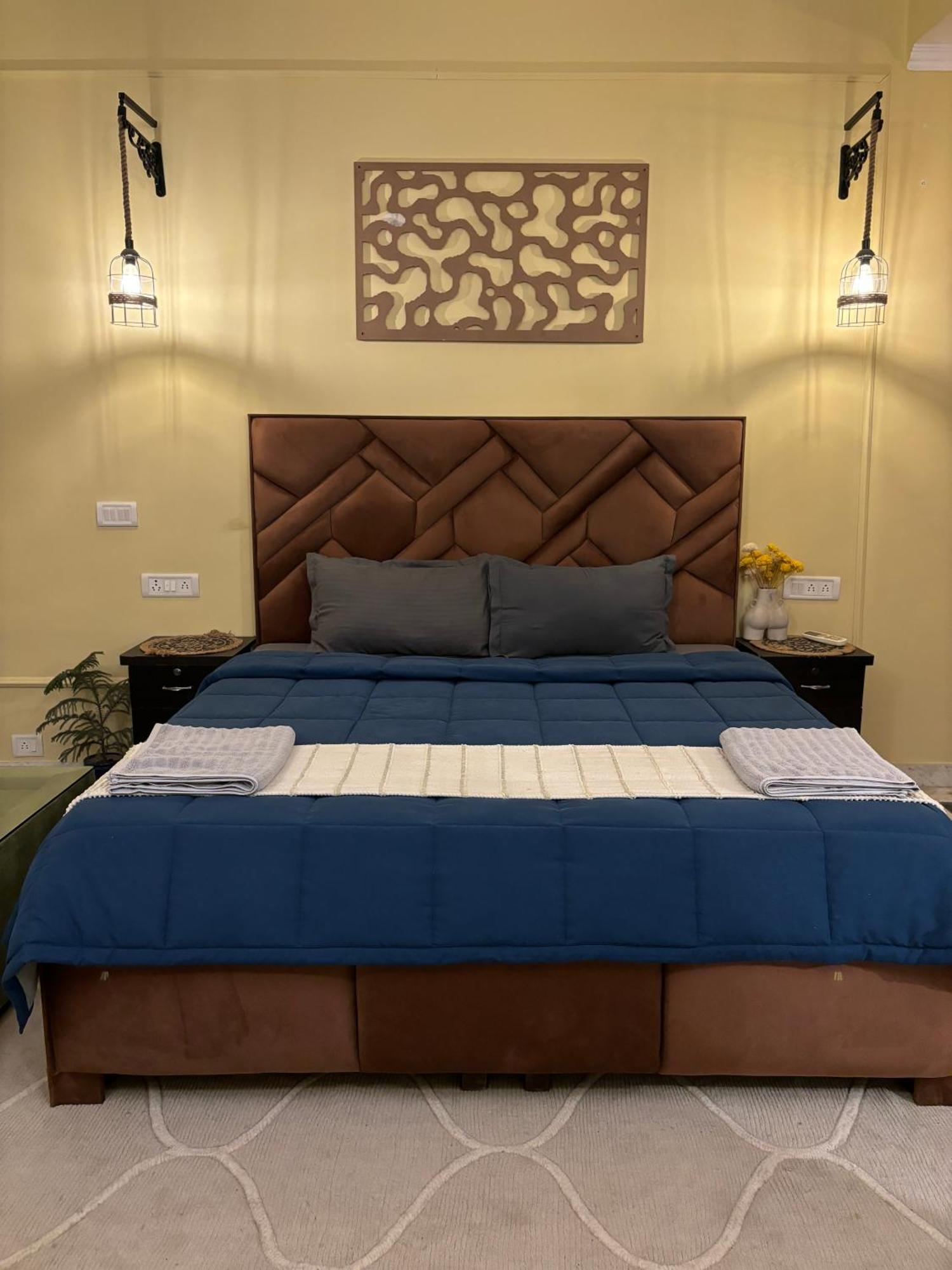 Atharva'S Homestay By Goaround Homes - Nehru Enclave Metro, South Delhi New Delhi Bagian luar foto