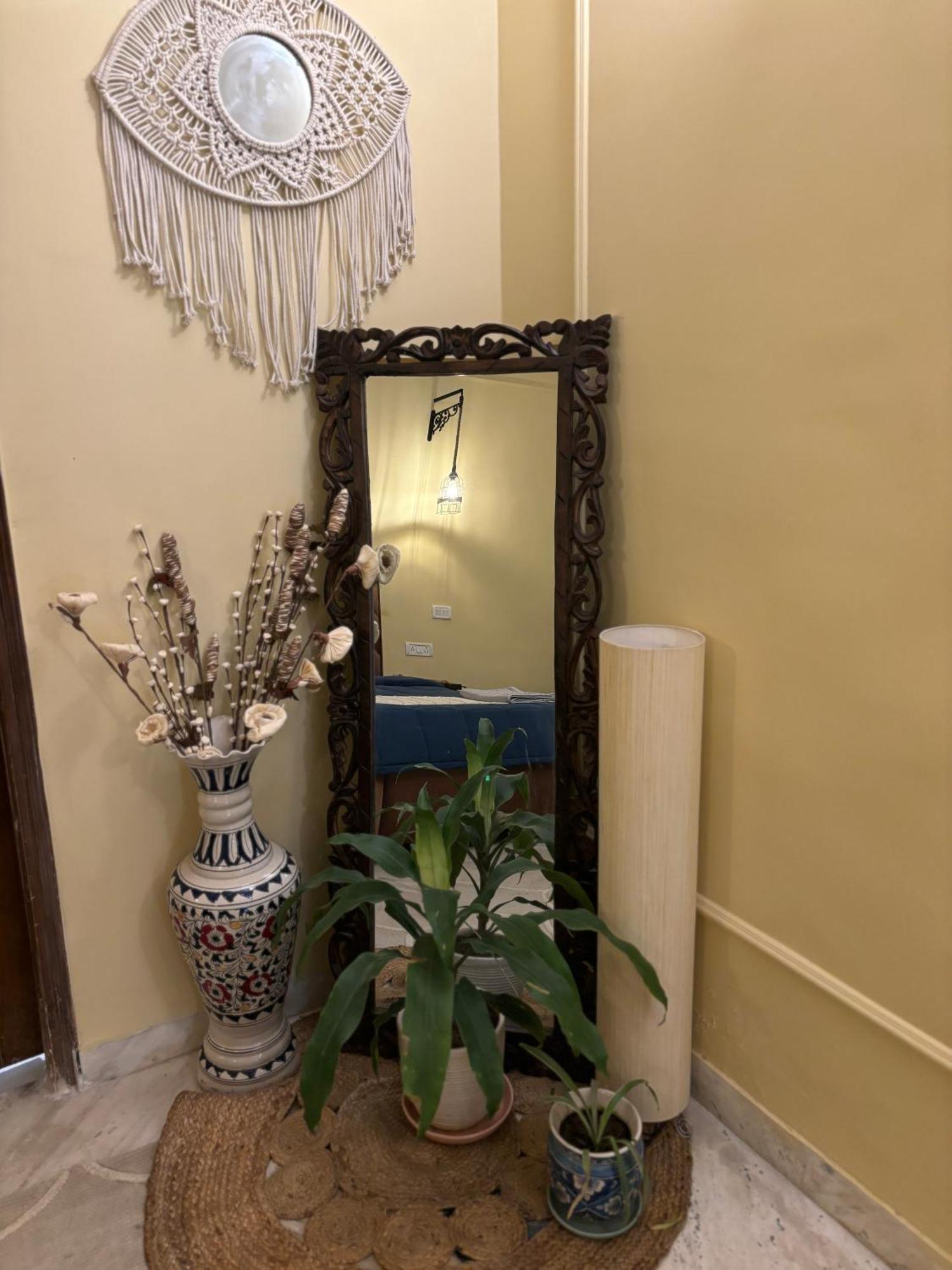 Atharva'S Homestay By Goaround Homes - Nehru Enclave Metro, South Delhi New Delhi Bagian luar foto