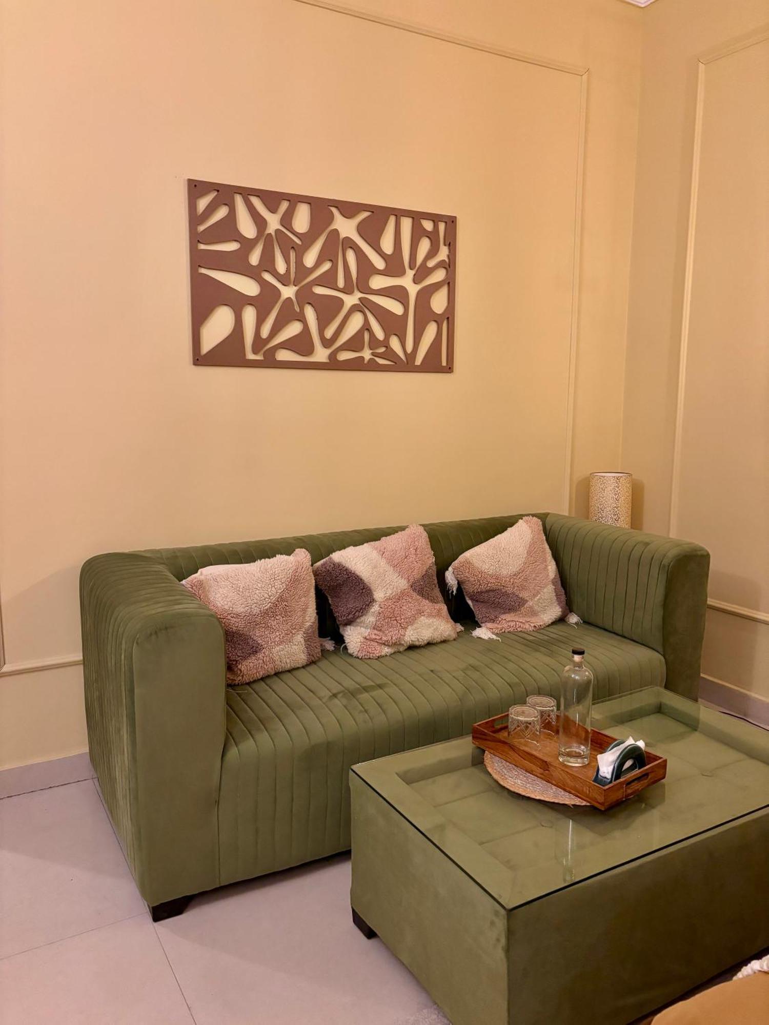 Atharva'S Homestay By Goaround Homes - Nehru Enclave Metro, South Delhi New Delhi Bagian luar foto