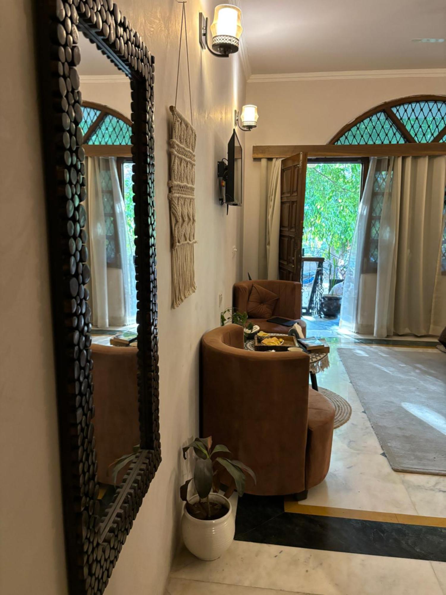 Atharva'S Homestay By Goaround Homes - Nehru Enclave Metro, South Delhi New Delhi Bagian luar foto