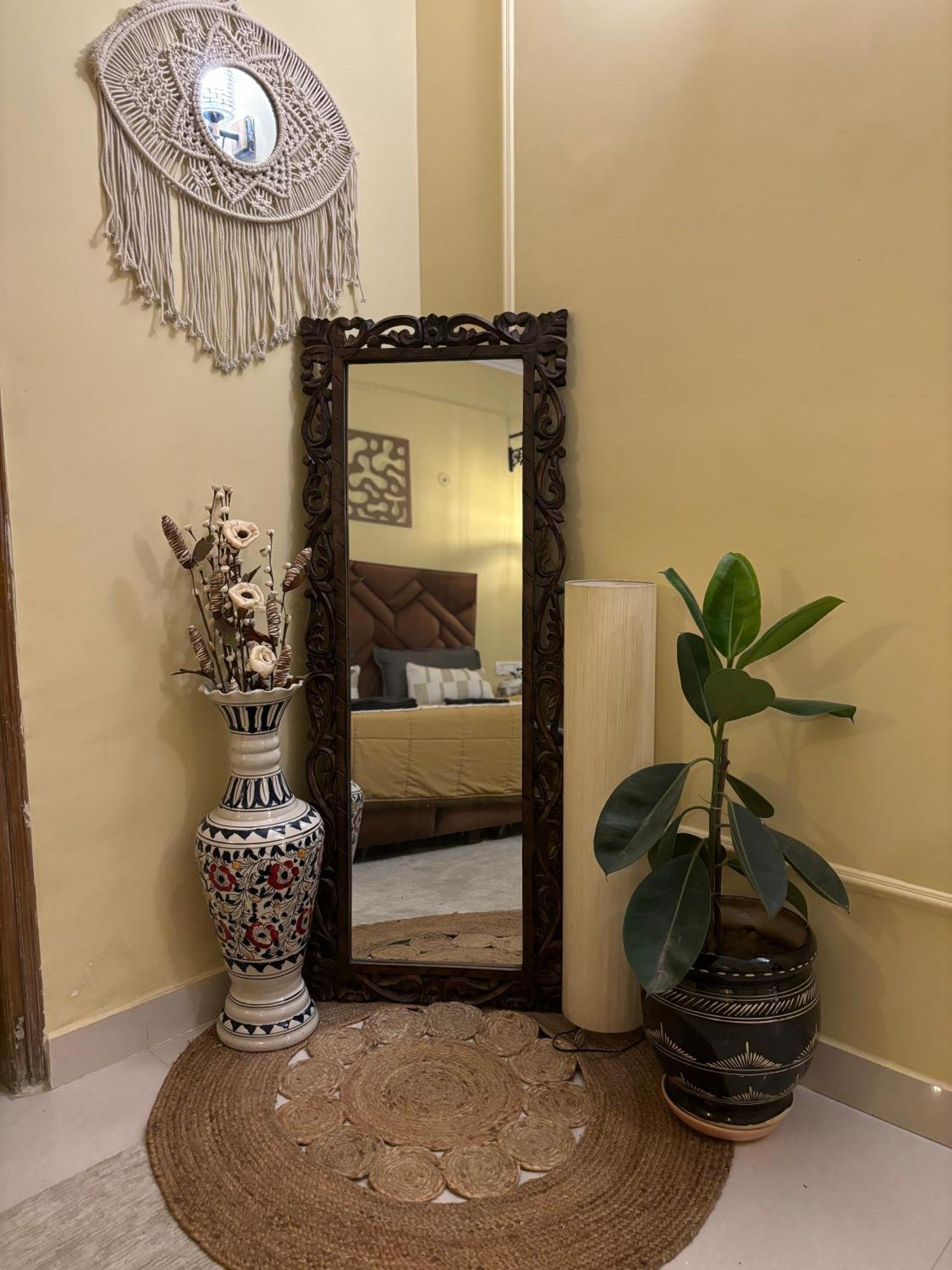 Atharva'S Homestay By Goaround Homes - Nehru Enclave Metro, South Delhi New Delhi Bagian luar foto