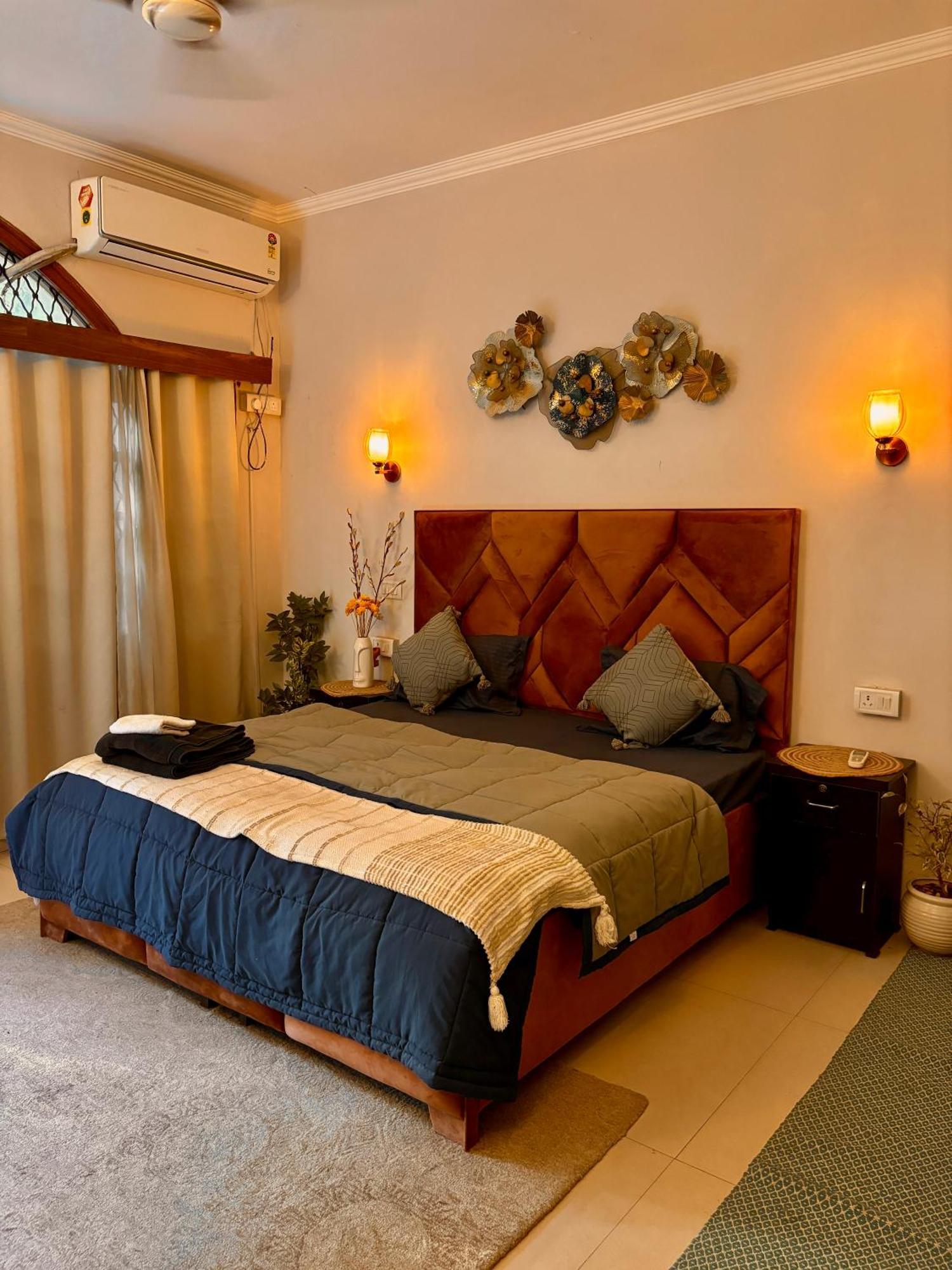 Atharva'S Homestay By Goaround Homes - Nehru Enclave Metro, South Delhi New Delhi Bagian luar foto