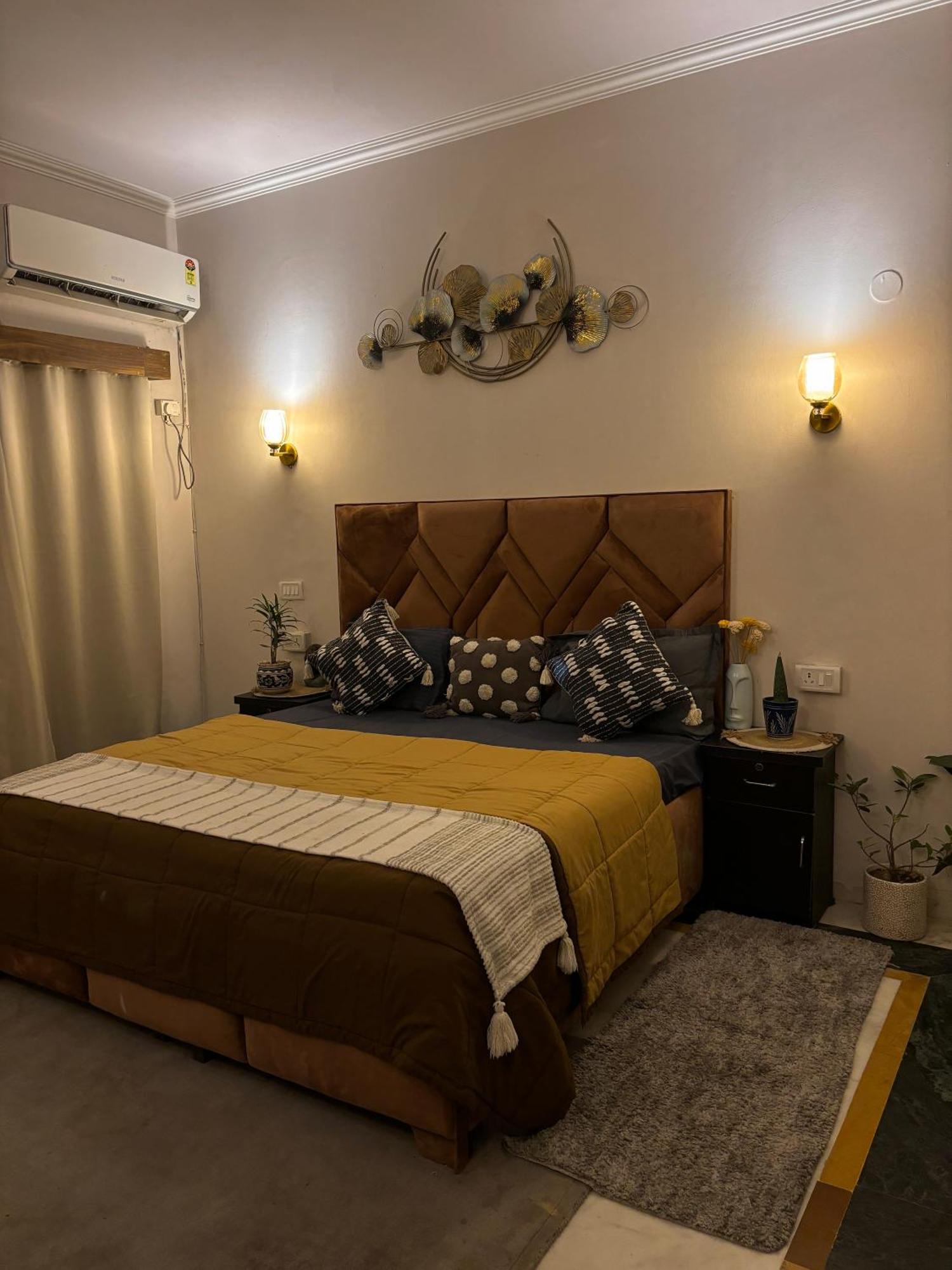 Atharva'S Homestay By Goaround Homes - Nehru Enclave Metro, South Delhi New Delhi Bagian luar foto