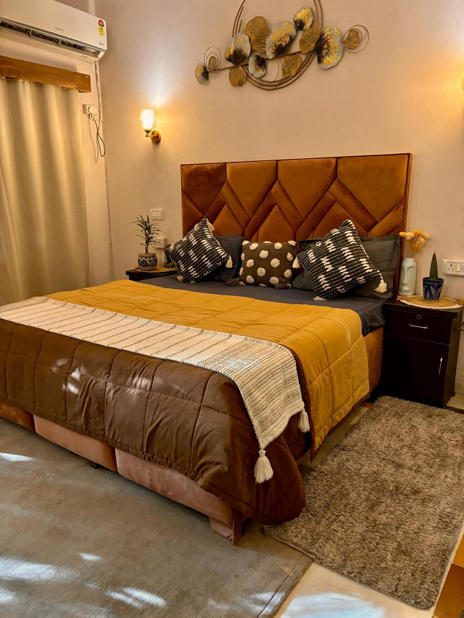Atharva'S Homestay By Goaround Homes - Nehru Enclave Metro, South Delhi New Delhi Bagian luar foto