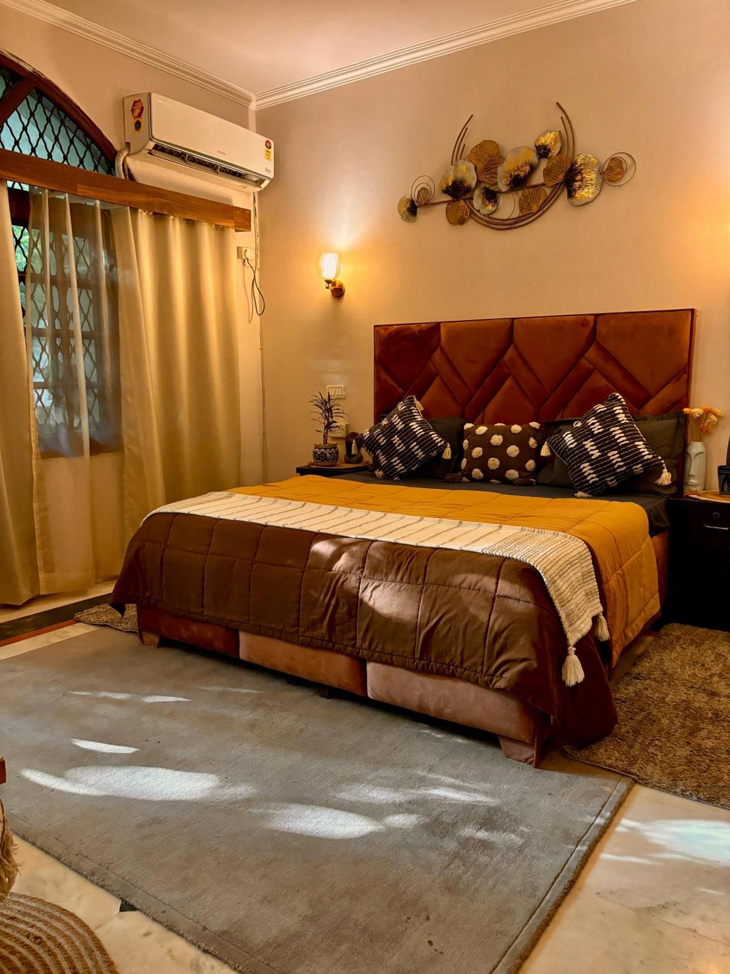 Atharva'S Homestay By Goaround Homes - Nehru Enclave Metro, South Delhi New Delhi Bagian luar foto