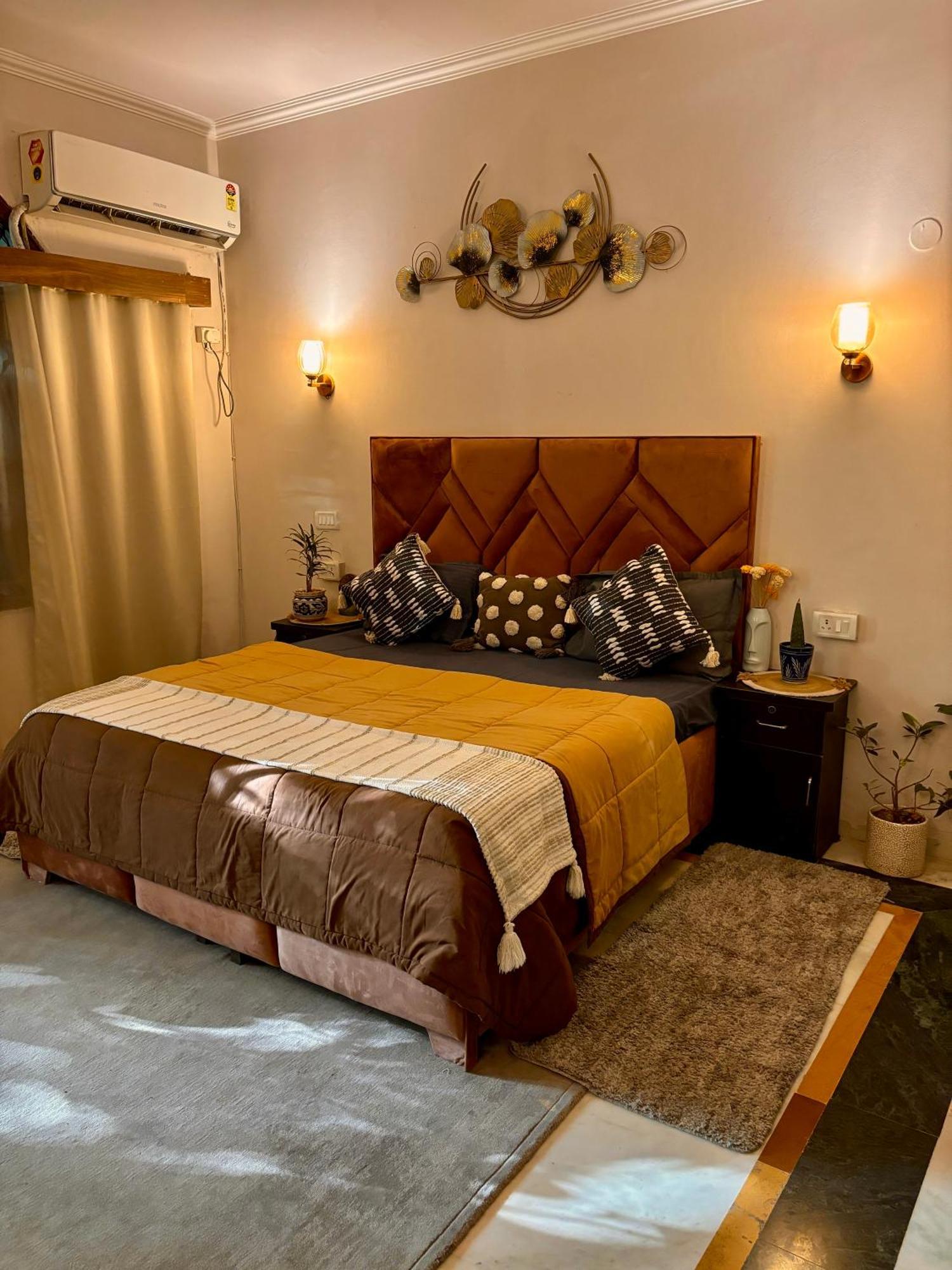 Atharva'S Homestay By Goaround Homes - Nehru Enclave Metro, South Delhi New Delhi Bagian luar foto