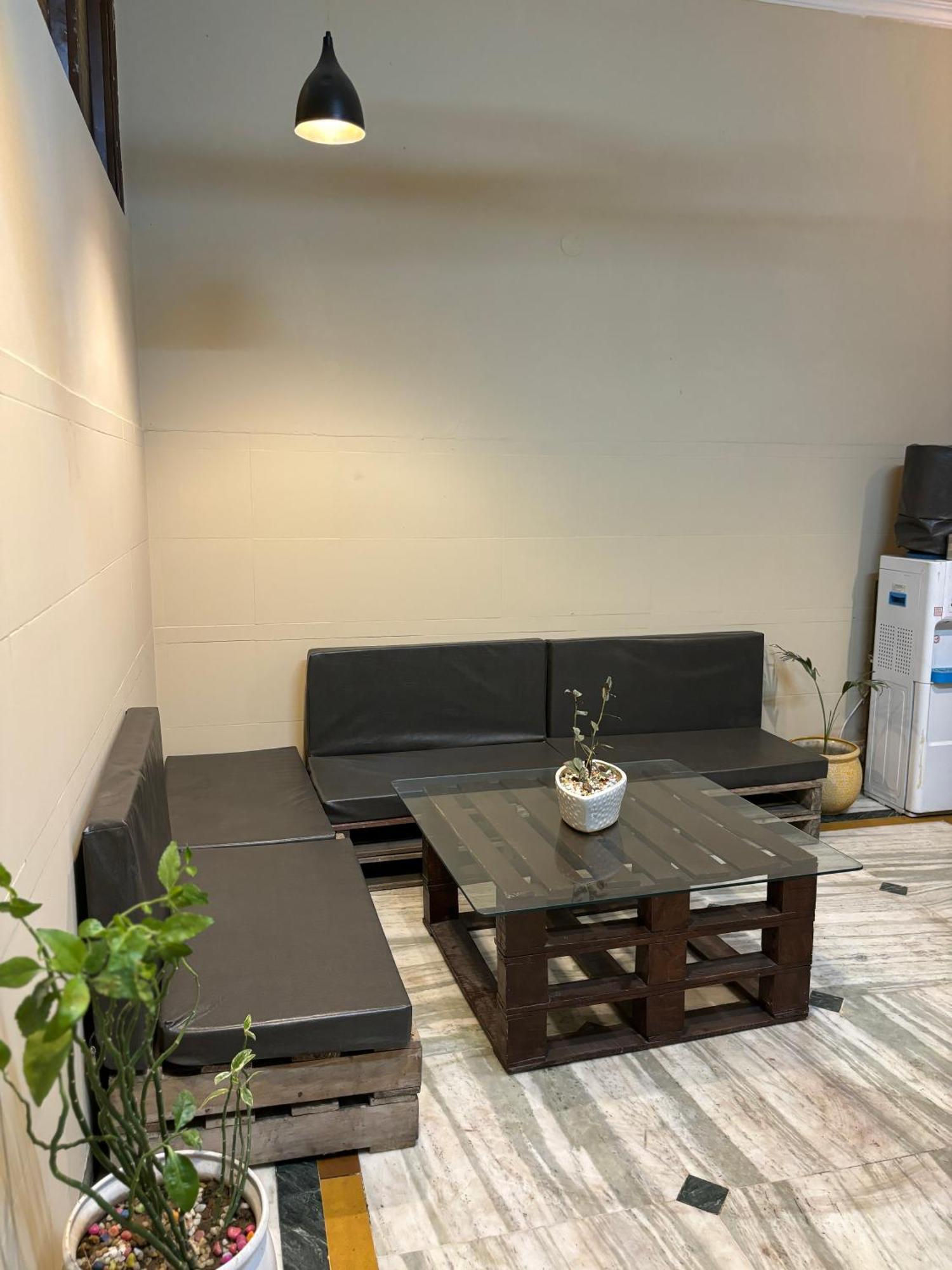 Atharva'S Homestay By Goaround Homes - Nehru Enclave Metro, South Delhi New Delhi Bagian luar foto