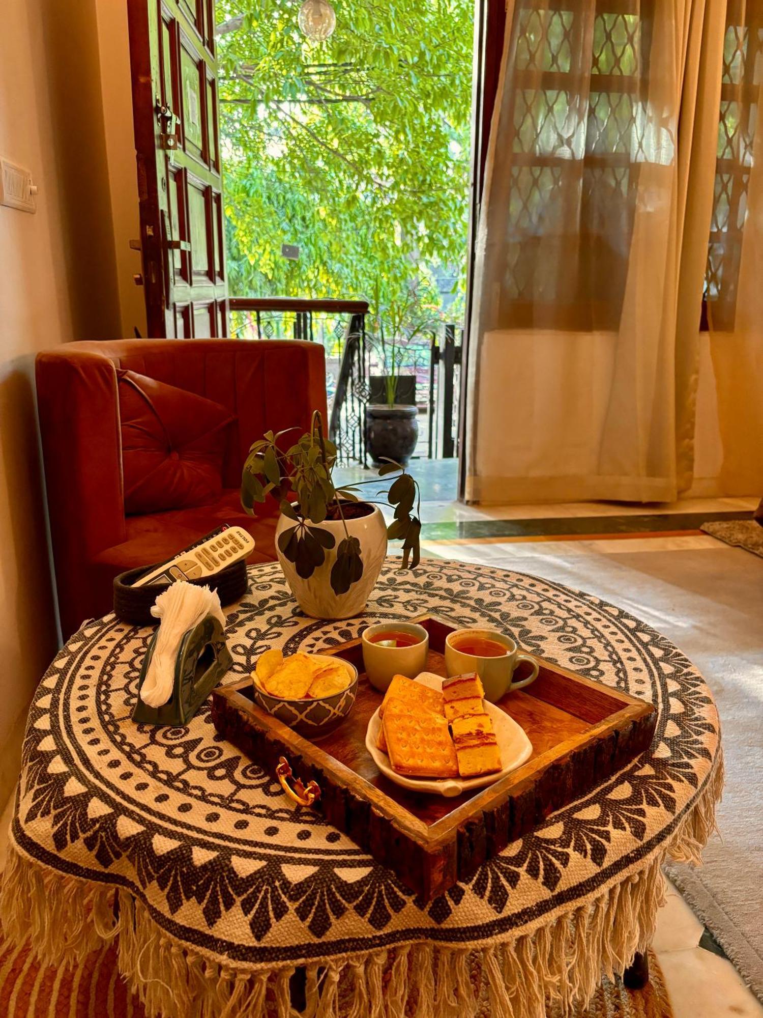 Atharva'S Homestay By Goaround Homes - Nehru Enclave Metro, South Delhi New Delhi Bagian luar foto