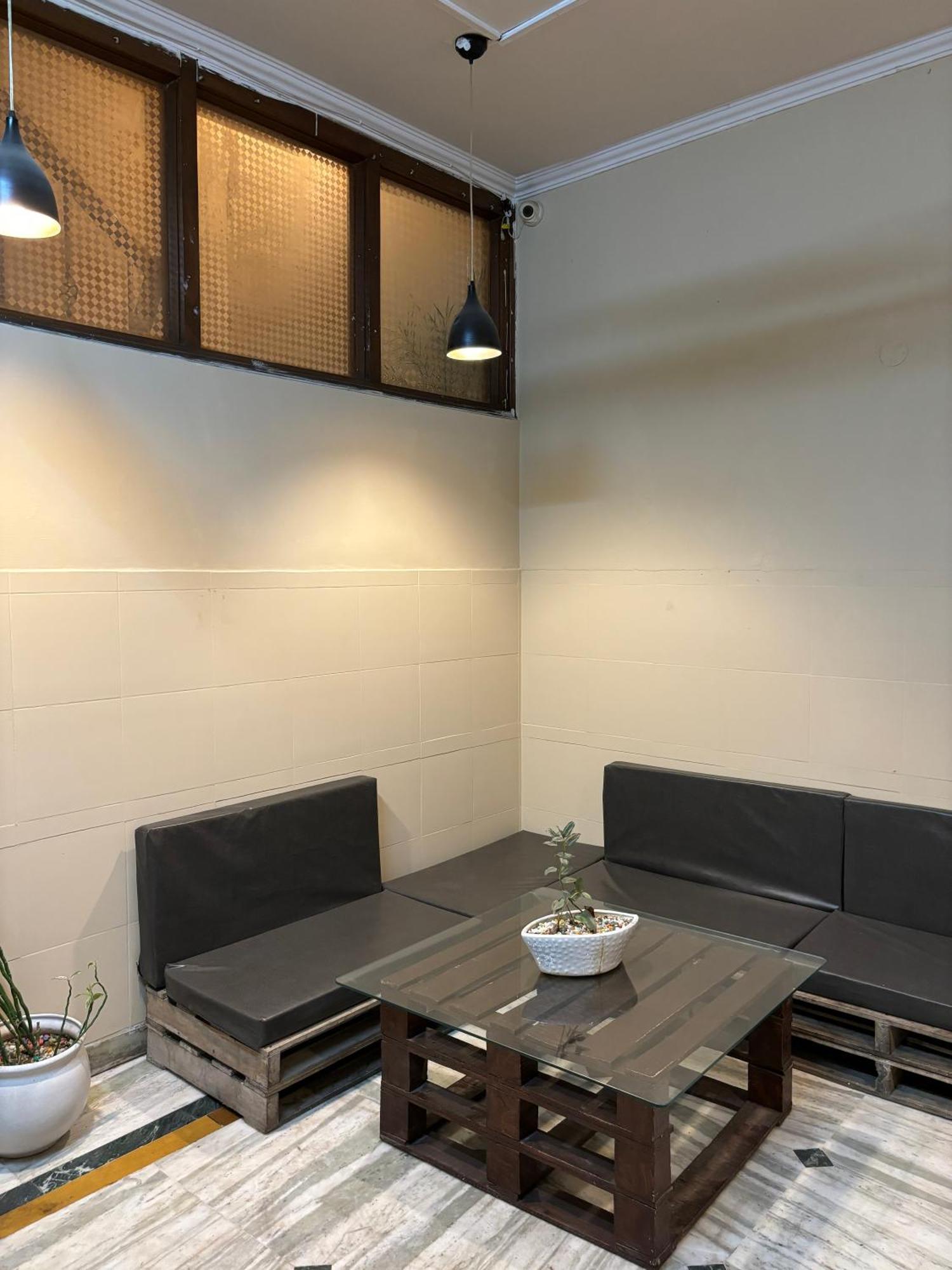 Atharva'S Homestay By Goaround Homes - Nehru Enclave Metro, South Delhi New Delhi Bagian luar foto