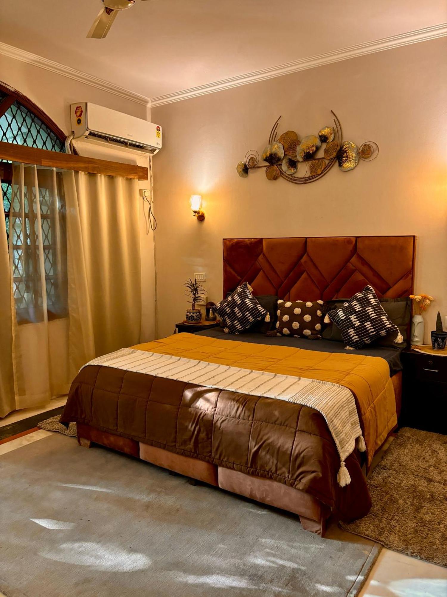 Atharva'S Homestay By Goaround Homes - Nehru Enclave Metro, South Delhi New Delhi Bagian luar foto