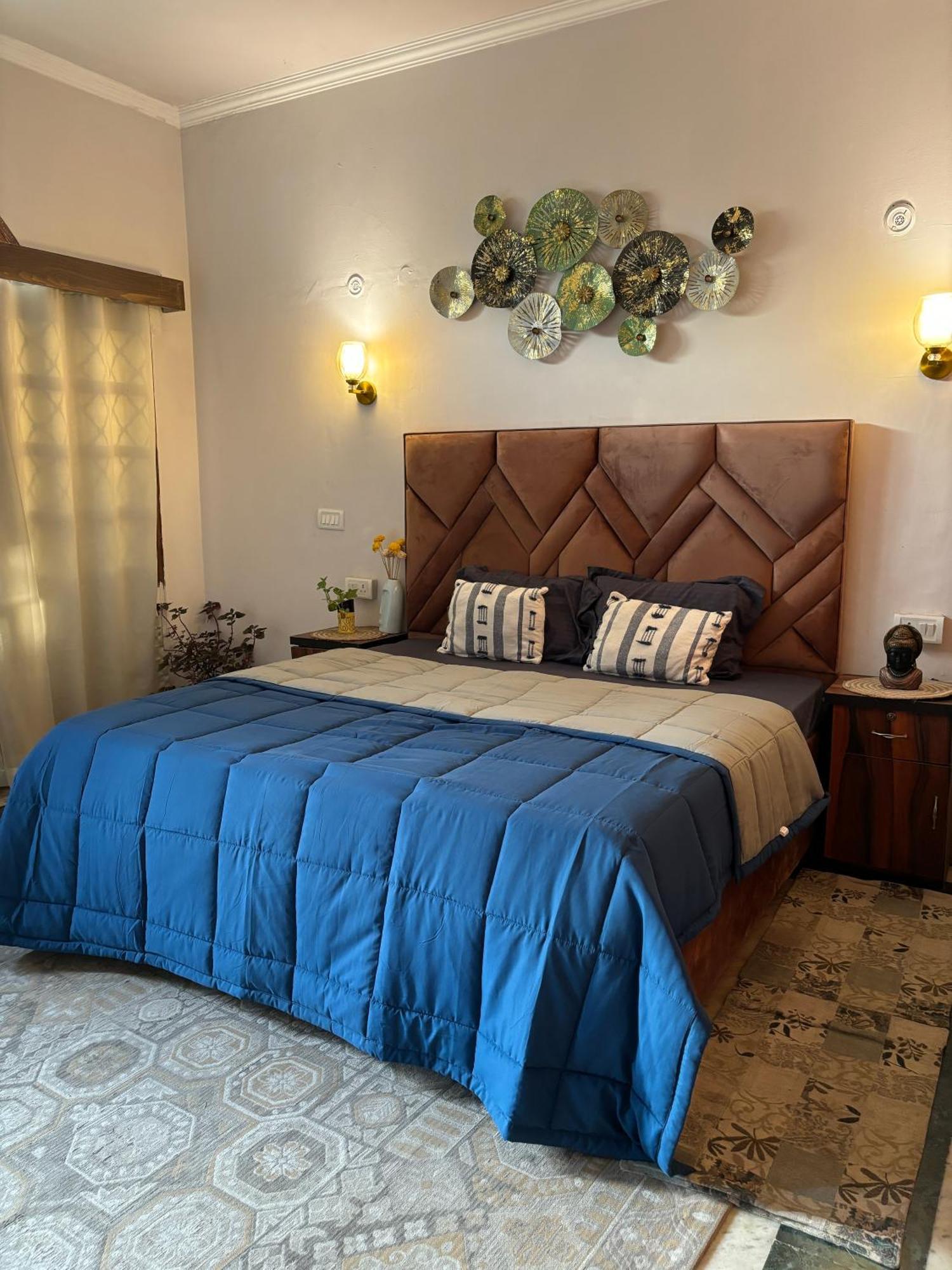 Atharva'S Homestay By Goaround Homes - Nehru Enclave Metro, South Delhi New Delhi Bagian luar foto