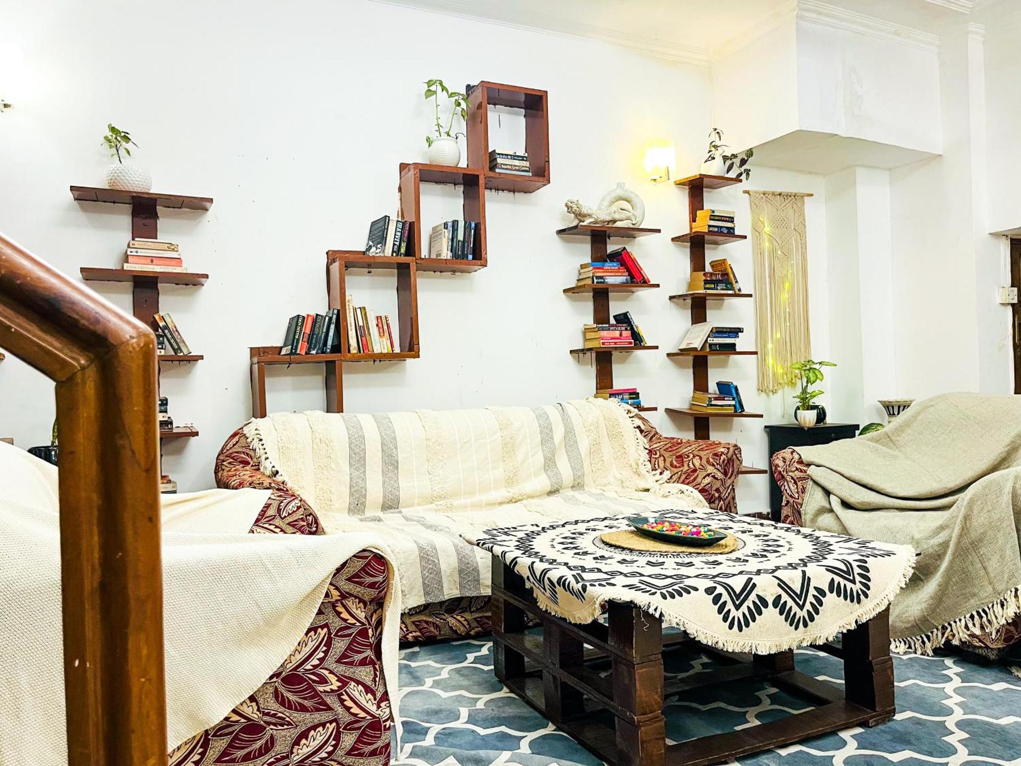 Atharva'S Homestay By Goaround Homes - Nehru Enclave Metro, South Delhi New Delhi Bagian luar foto