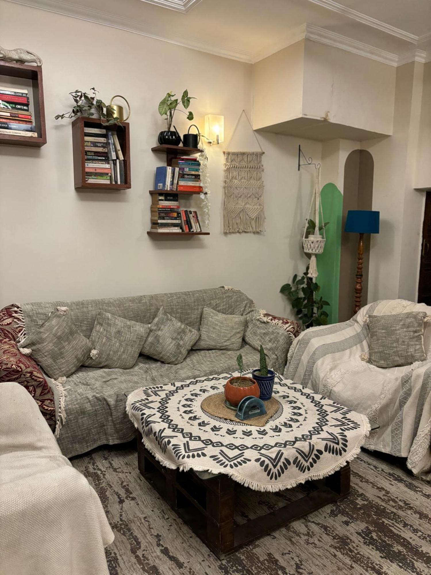 Atharva'S Homestay By Goaround Homes - Nehru Enclave Metro, South Delhi New Delhi Bagian luar foto