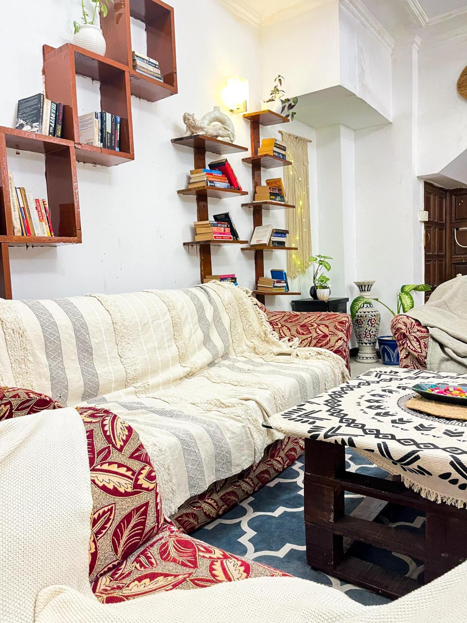 Atharva'S Homestay By Goaround Homes - Nehru Enclave Metro, South Delhi New Delhi Bagian luar foto