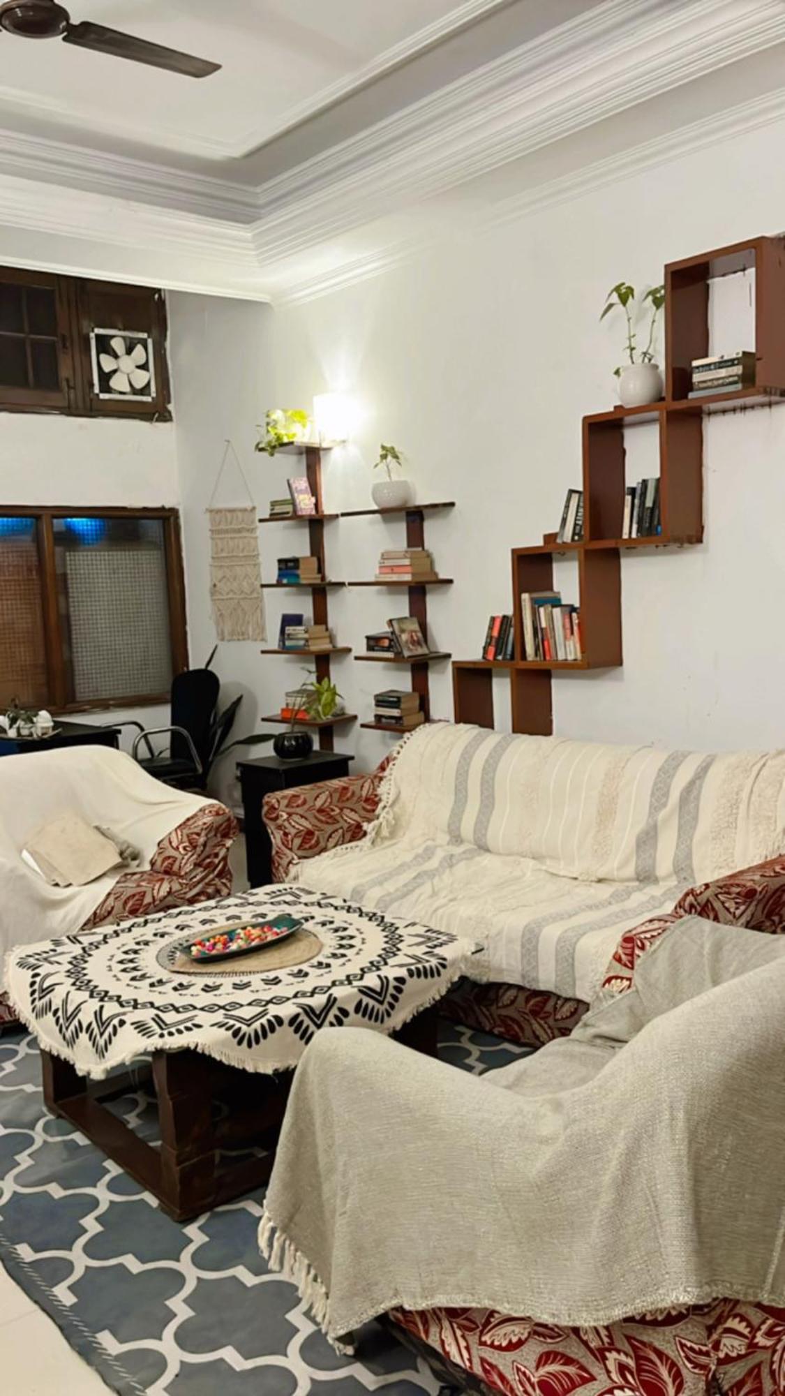 Atharva'S Homestay By Goaround Homes - Nehru Enclave Metro, South Delhi New Delhi Bagian luar foto