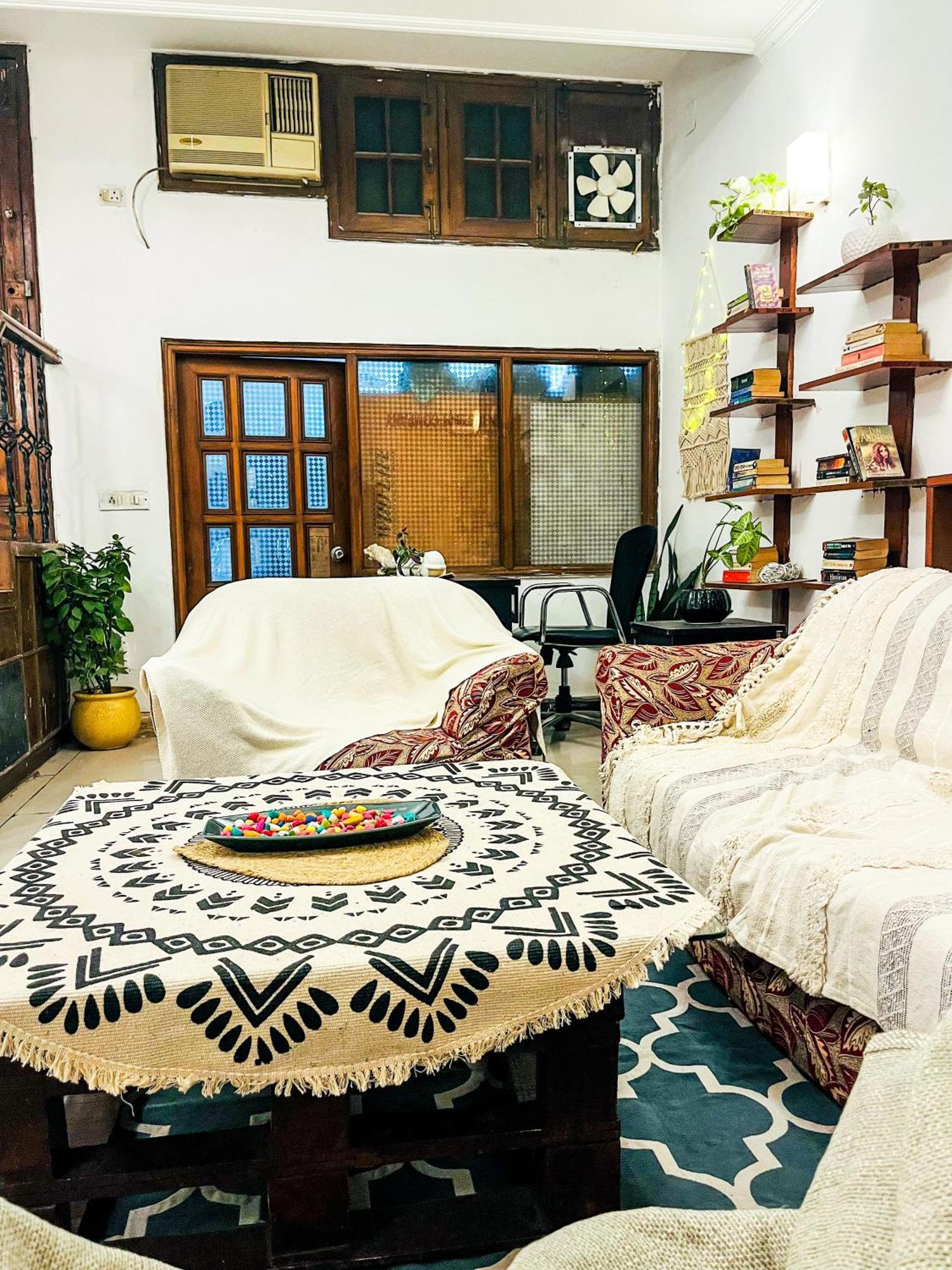 Atharva'S Homestay By Goaround Homes - Nehru Enclave Metro, South Delhi New Delhi Bagian luar foto